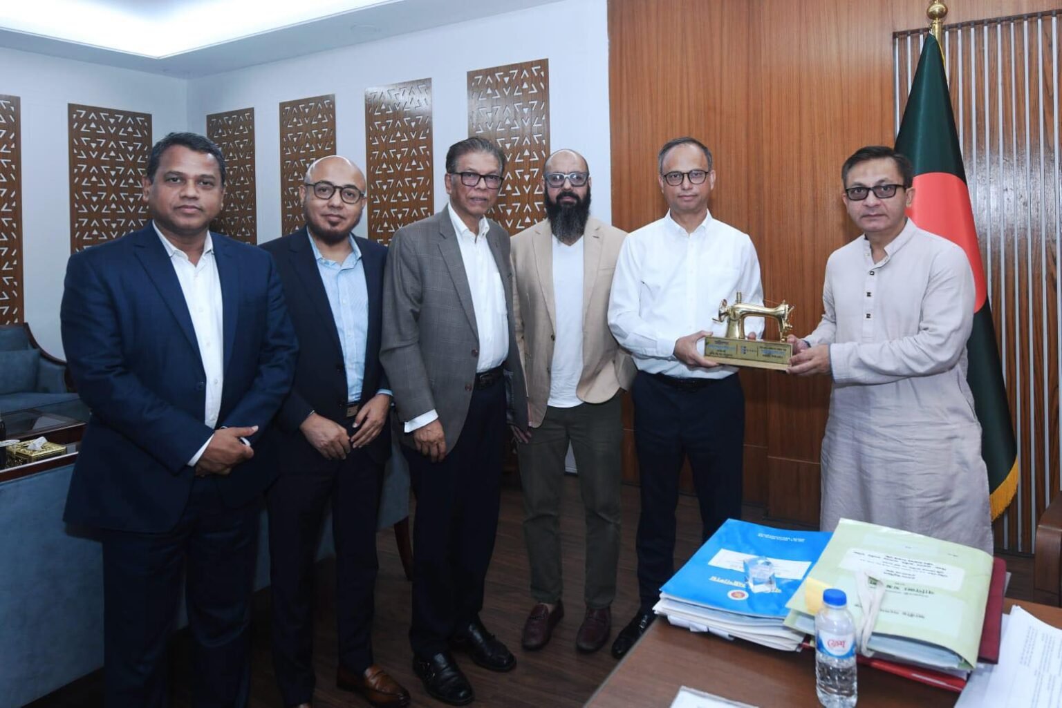 পোশাক খাতের প্রতিযোগিতা ধরে রাখতে নীতি সহায়তা জোরদারের আহ্বান বিজিএমইএ’র বিজিএমইএ