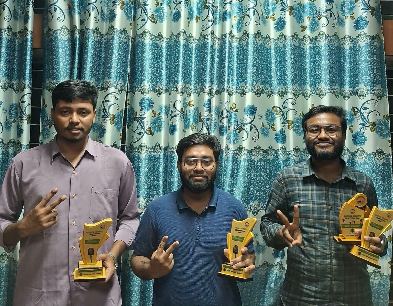 বার্ষিক বিতর্ক ফাইনালে মুক্তবাক কে হারিয়ে বিজয়ী তর্কতরঙ্গ