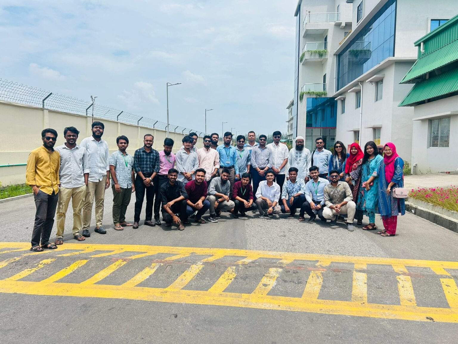 চট্টগ্রামের মডার্ন সিনটেক্সে টিইসিএন শিক্ষার্থীদের ইন্ডাস্ট্রি ভিজিট