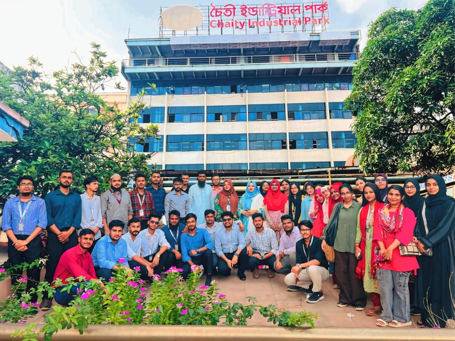চৈতী ইন্ডাস্ট্রিয়াল পার্ক পরিদর্শনে ইউনিভার্সিটি অব স্কলার্সের টেক্সটাইল ইঞ্জিনিয়ারিং বিভাগের শিক্ষার্থীরা